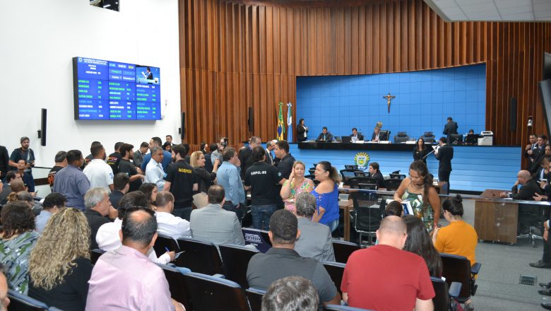 Servidores protestam na Assembleia contra reajuste zero proposto por Azambuja