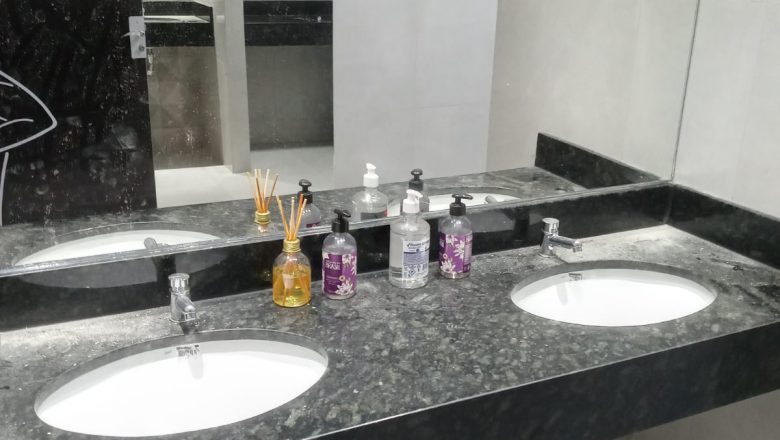 Regional de Naviraí conclui revitalização dos banheiros do salão de festas