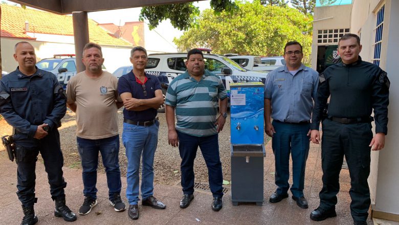 ACS efetua doação de bebedouro ao 9º Batalhão, em Campo Grande
