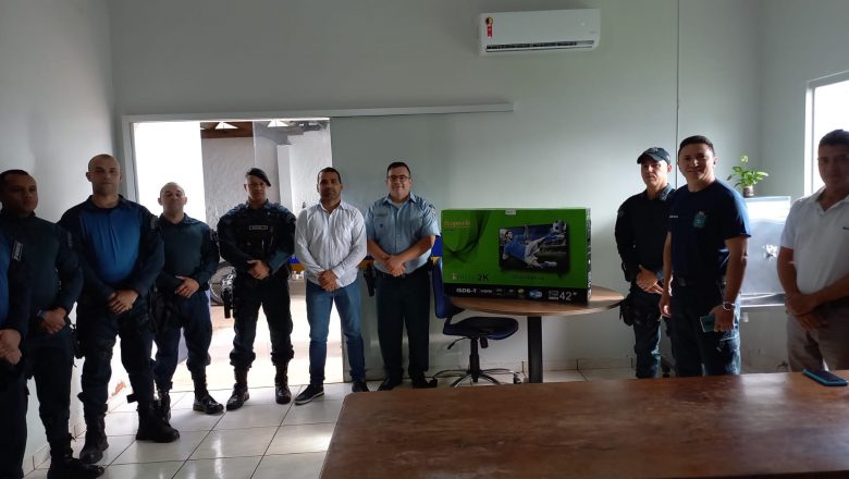 ACS faz doação de Smart TV para 12ªCIPM de São Gabriel do Oeste