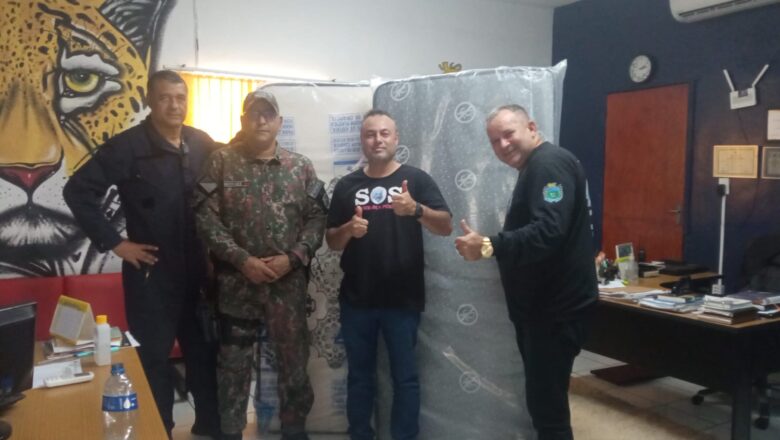 Regional de Corumbá entrega colchões para a Polícia Militar Ambiental no Buraco das Piranhas