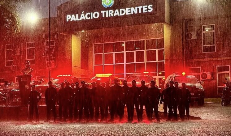 Medalha Tiradentes reconhece personalidades em cerimônia solene da PMMS
