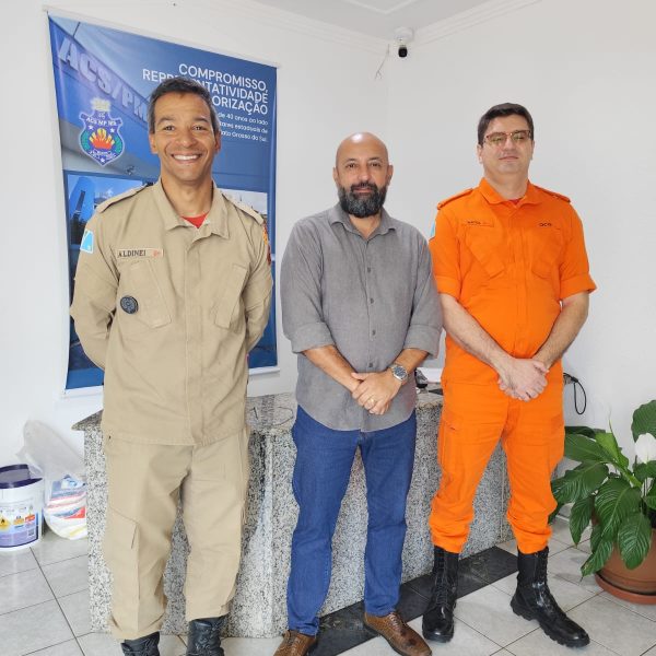 ACS recebe oficiais do Corpo de Bombeiros e apresenta trajetória de atuação em defesa dos militares estaduais
