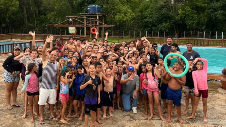 ACS abre portas do Clube de Campo e proporciona dia de lazer para 84 crianças de projeto social